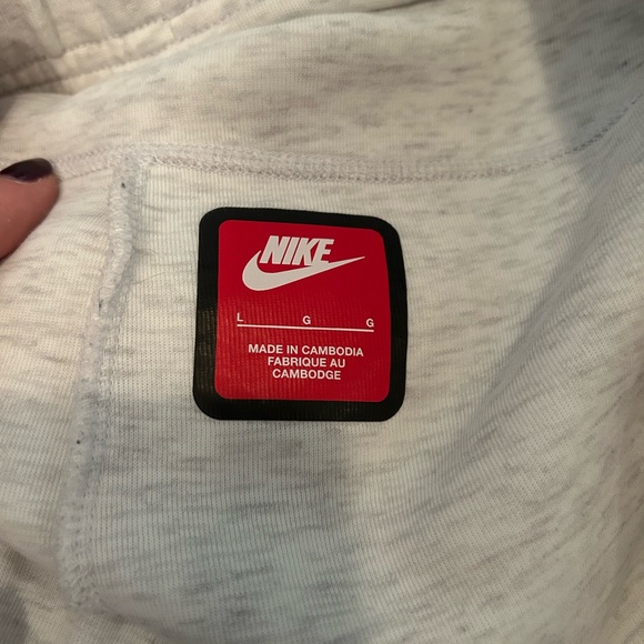 Nike Men’s Tech Fleece Shorts - Picture 4 of 6
